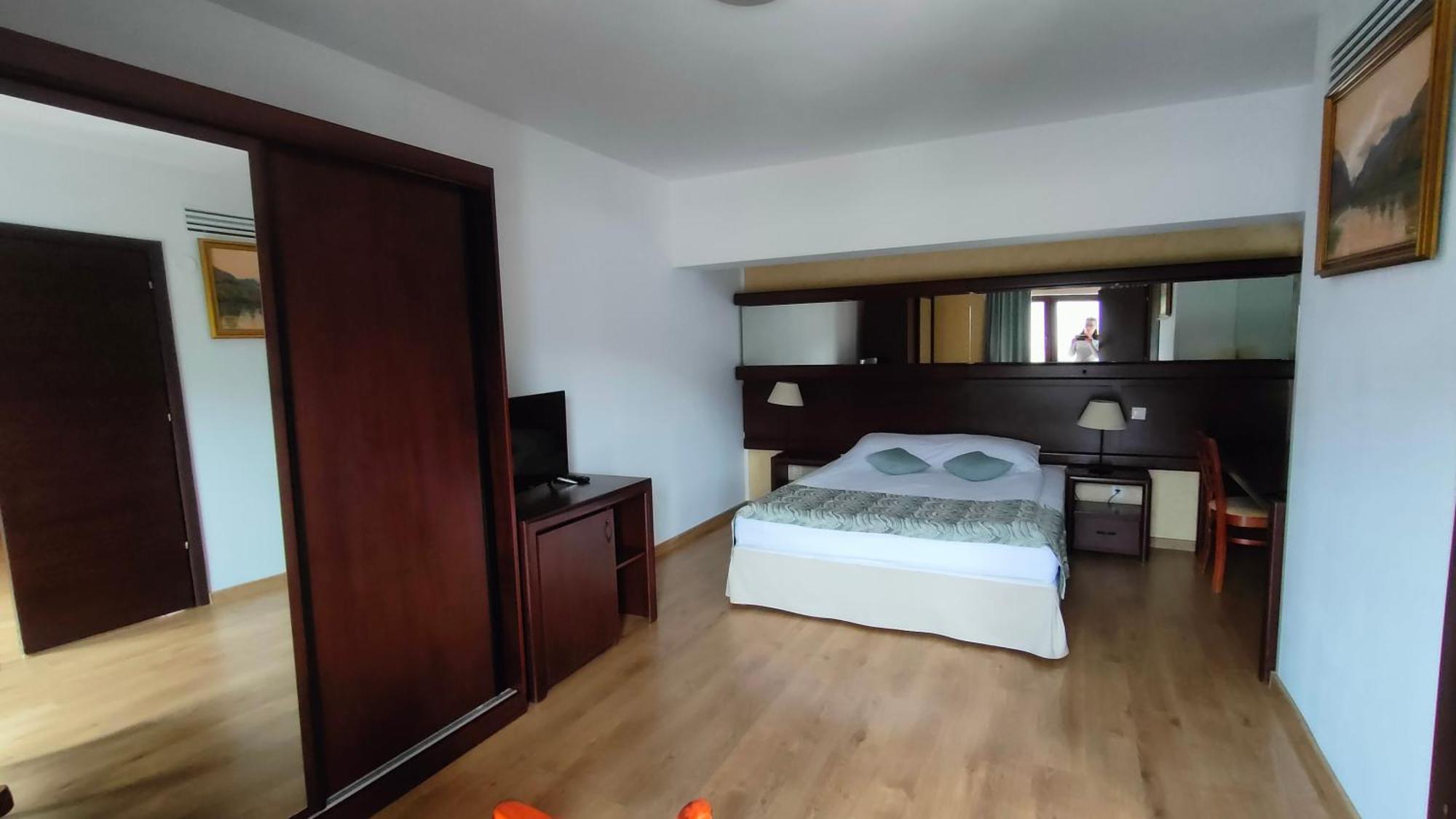 Hotel Valea Cu Pesti Căpăţîneni-Ungureni Exterior foto